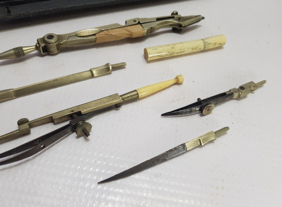 ORİJİNAL KUTUSUNDA OSMANLI DÖNEMİ MÜHENDİS ÇİZİM ALETLERİ - PERGEL KUTUSU