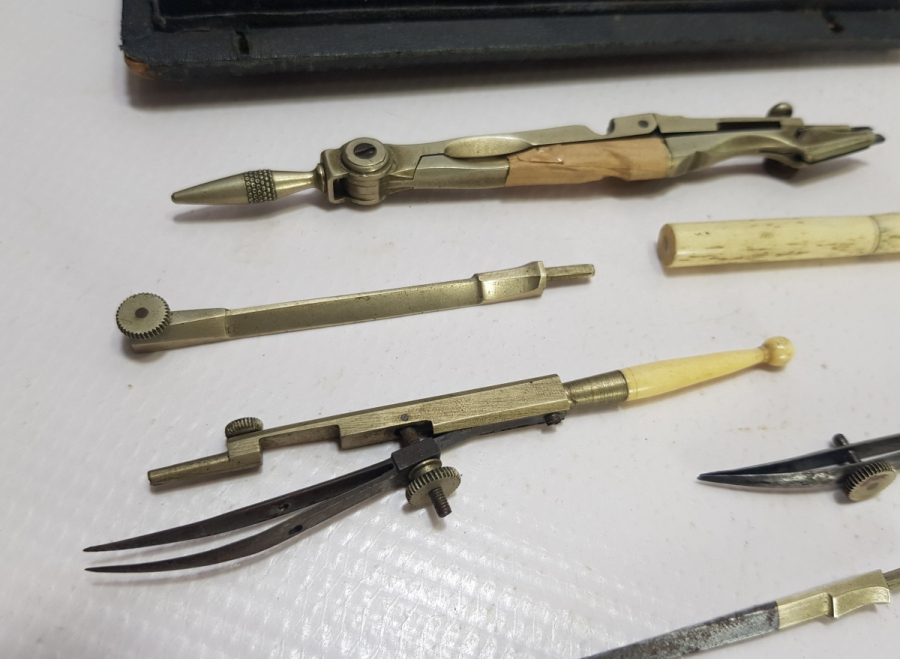 ORİJİNAL KUTUSUNDA OSMANLI DÖNEMİ MÜHENDİS ÇİZİM ALETLERİ - PERGEL KUTUSU