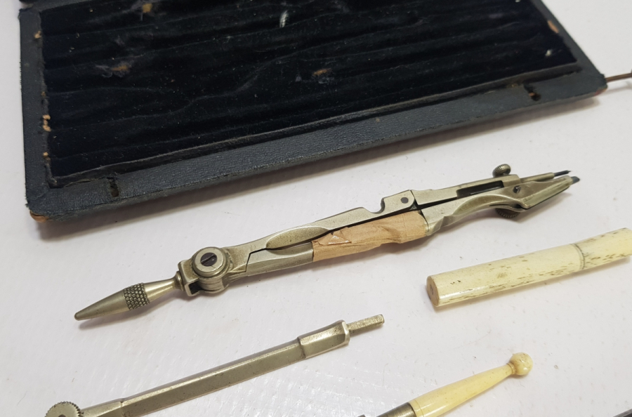 ORİJİNAL KUTUSUNDA OSMANLI DÖNEMİ MÜHENDİS ÇİZİM ALETLERİ - PERGEL KUTUSU