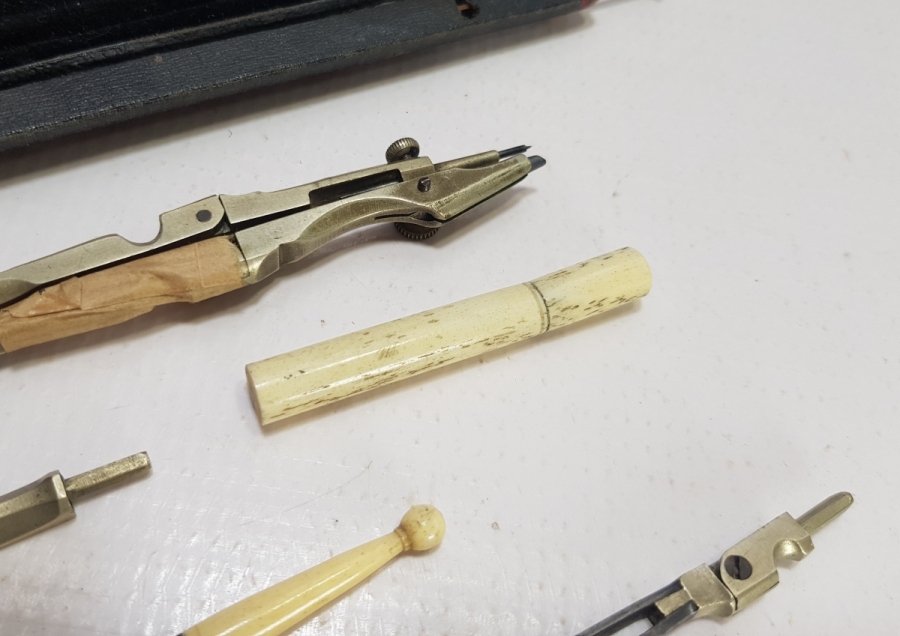 ORİJİNAL KUTUSUNDA OSMANLI DÖNEMİ MÜHENDİS ÇİZİM ALETLERİ - PERGEL KUTUSU