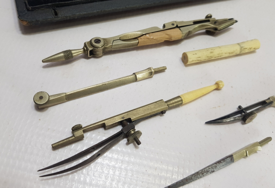 ORİJİNAL KUTUSUNDA OSMANLI DÖNEMİ MÜHENDİS ÇİZİM ALETLERİ - PERGEL KUTUSU