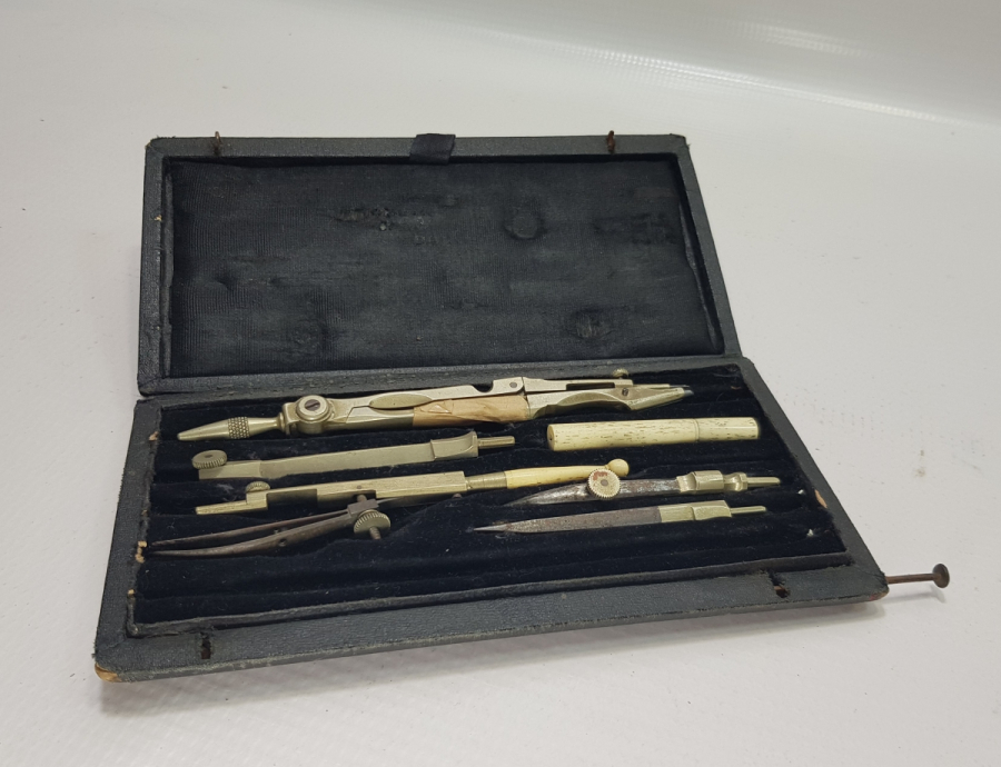 ORİJİNAL KUTUSUNDA OSMANLI DÖNEMİ MÜHENDİS ÇİZİM ALETLERİ - PERGEL KUTUSU