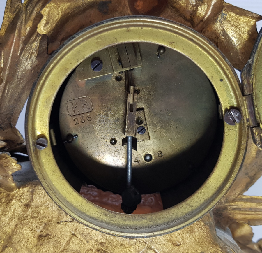 ORİJİNAL AHŞAP STANDIYLA KABARTMA İŞÇİLİKLİ BÜYÜK BOY OSMANLI ŞÖMİNE SAATİ