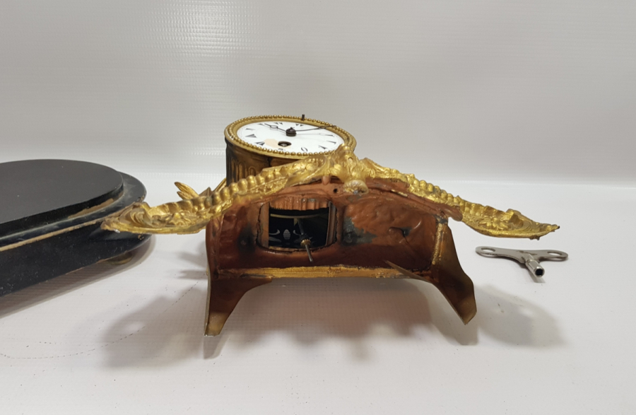 ORİJİNAL AHŞAP STANDIYLA KABARTMA İŞÇİLİKLİ BÜYÜK BOY OSMANLI ŞÖMİNE SAATİ