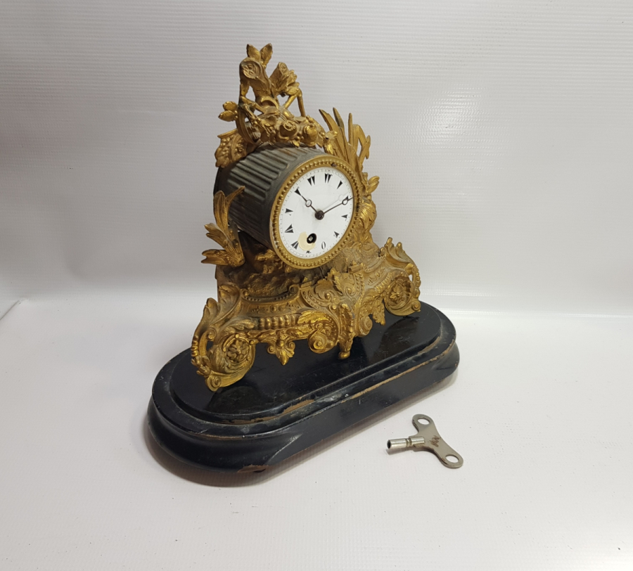 ORİJİNAL AHŞAP STANDIYLA KABARTMA İŞÇİLİKLİ BÜYÜK BOY OSMANLI ŞÖMİNE SAATİ