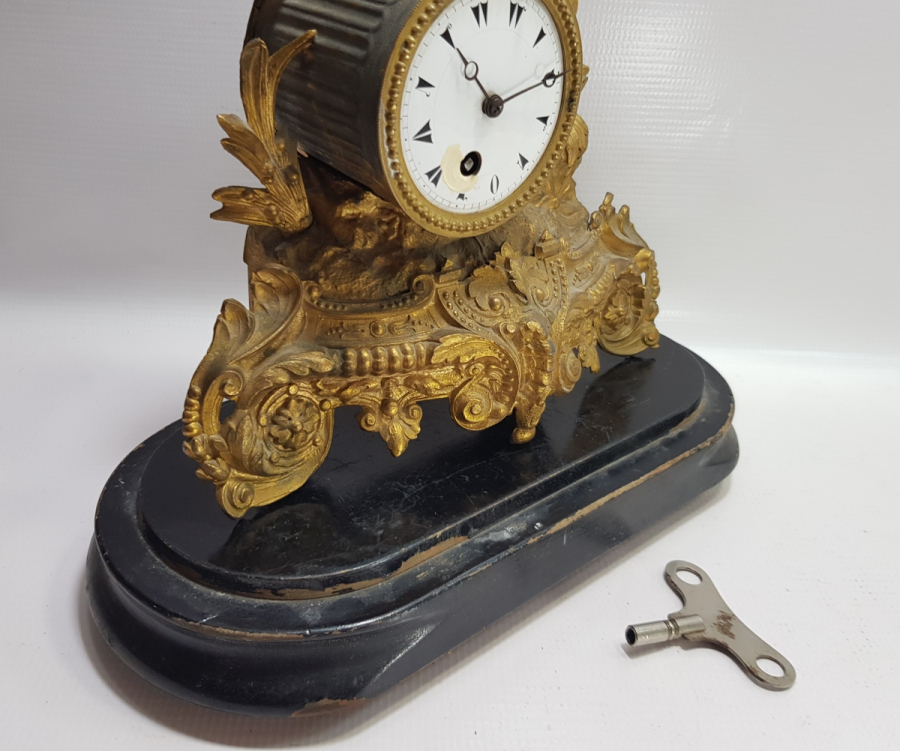 ORİJİNAL AHŞAP STANDIYLA KABARTMA İŞÇİLİKLİ BÜYÜK BOY OSMANLI ŞÖMİNE SAATİ