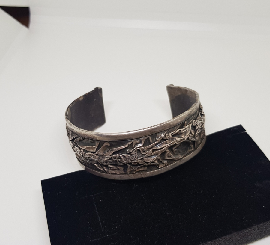 KABARTMA İŞÇİLİKLİ ÖZEL YAPIM BİLEZİK