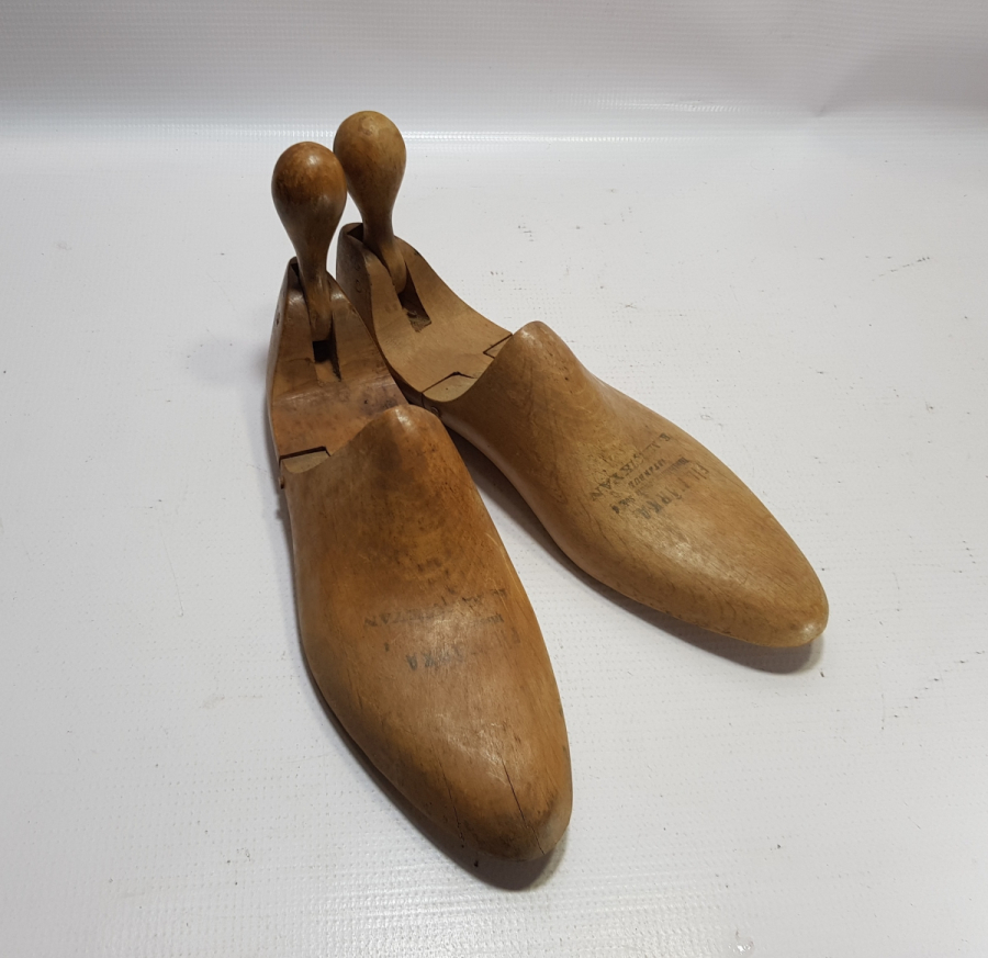 CUMHURİYET BAŞLARI EL YAPIMI AHŞAP AYAKKABICI KALIPLARI