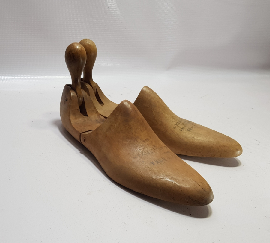 CUMHURİYET BAŞLARI EL YAPIMI AHŞAP AYAKKABICI KALIPLARI