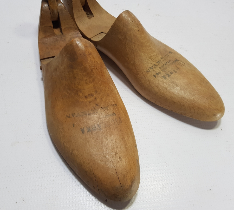 CUMHURİYET BAŞLARI EL YAPIMI AHŞAP AYAKKABICI KALIPLARI