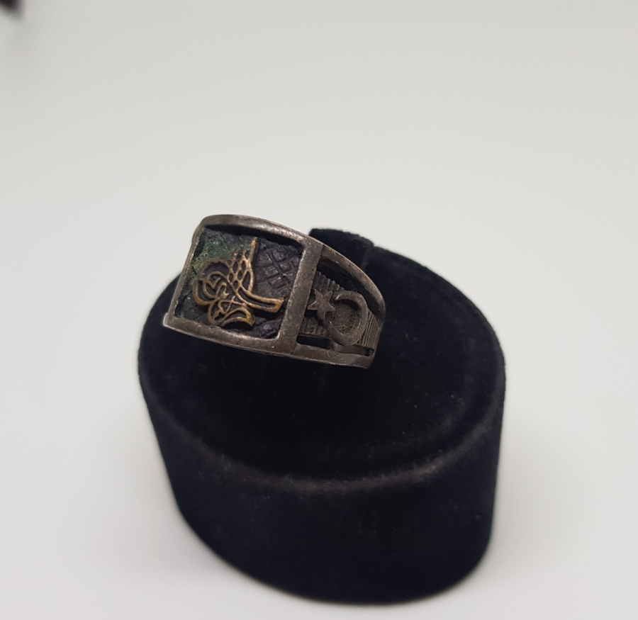 ÜZERİ TUĞRA MOTİFLİ GÜMÜŞ YÜZÜK