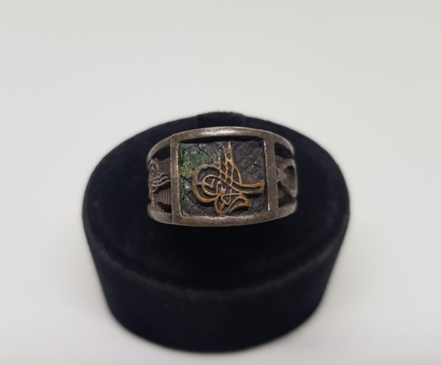 ÜZERİ TUĞRA MOTİFLİ GÜMÜŞ YÜZÜK