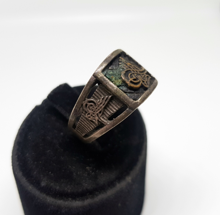 ÜZERİ TUĞRA MOTİFLİ GÜMÜŞ YÜZÜK