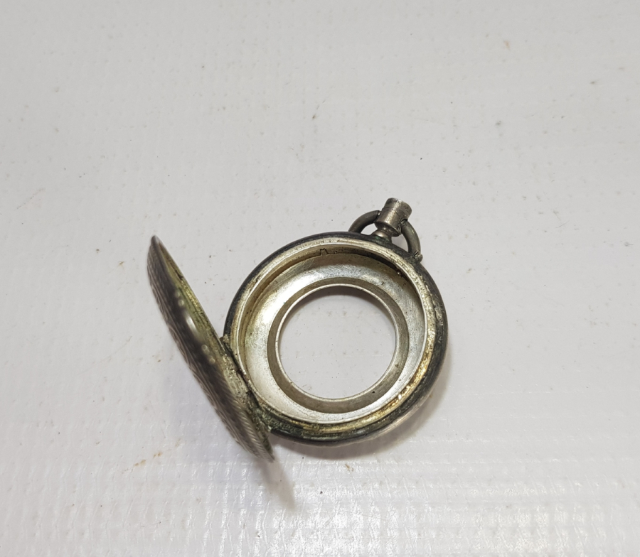 ÜZERİ KABARTMA İŞÇİLİKLİ OSMANLI DÖNEMİ GÜMÜŞ CEP SAATİ KASASI