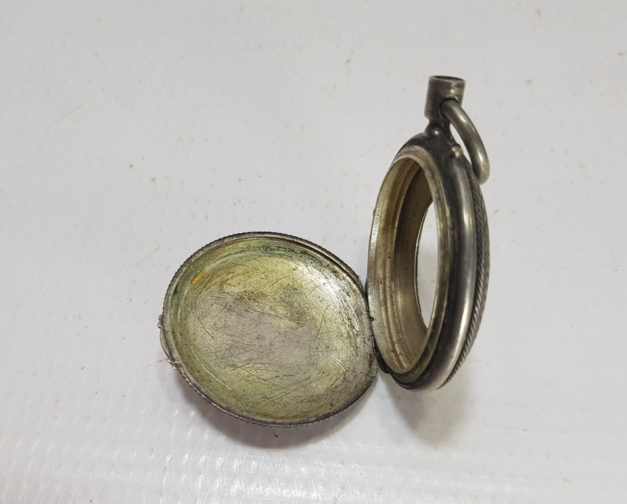 ÜZERİ KABARTMA İŞÇİLİKLİ OSMANLI DÖNEMİ GÜMÜŞ CEP SAATİ KASASI