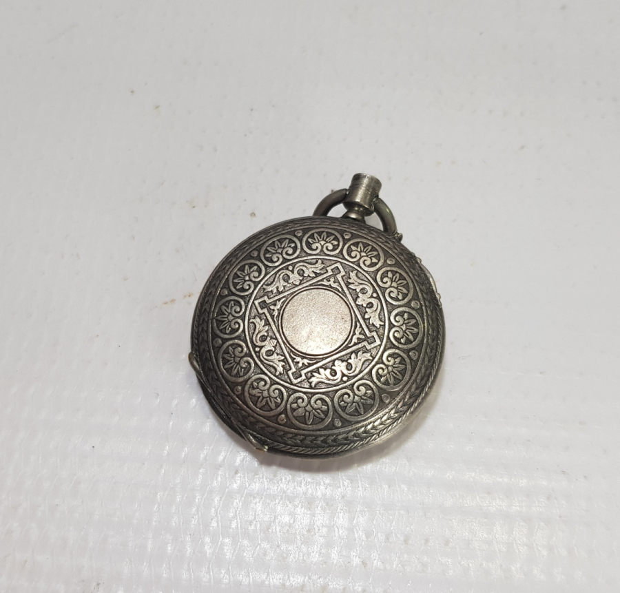 ÜZERİ KABARTMA İŞÇİLİKLİ OSMANLI DÖNEMİ GÜMÜŞ CEP SAATİ KASASI