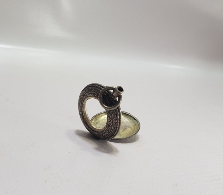 ÜZERİ KABARTMA İŞÇİLİKLİ OSMANLI DÖNEMİ GÜMÜŞ CEP SAATİ KASASI