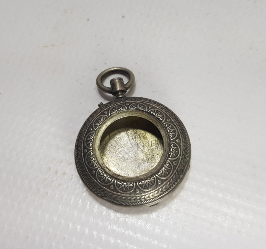 ÜZERİ KABARTMA İŞÇİLİKLİ OSMANLI DÖNEMİ GÜMÜŞ CEP SAATİ KASASI