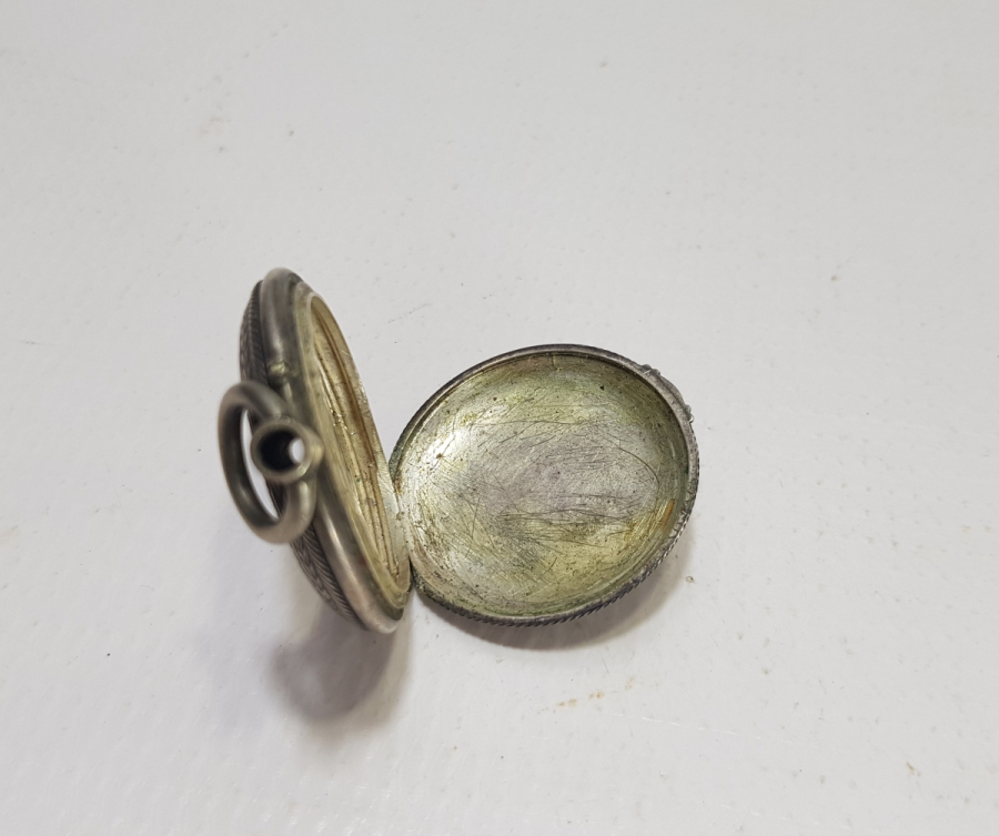 ÜZERİ KABARTMA İŞÇİLİKLİ OSMANLI DÖNEMİ GÜMÜŞ CEP SAATİ KASASI