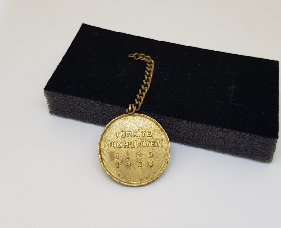 TÜRKİYE CUMHURİYETİNİN 10. YIL MADALYASI