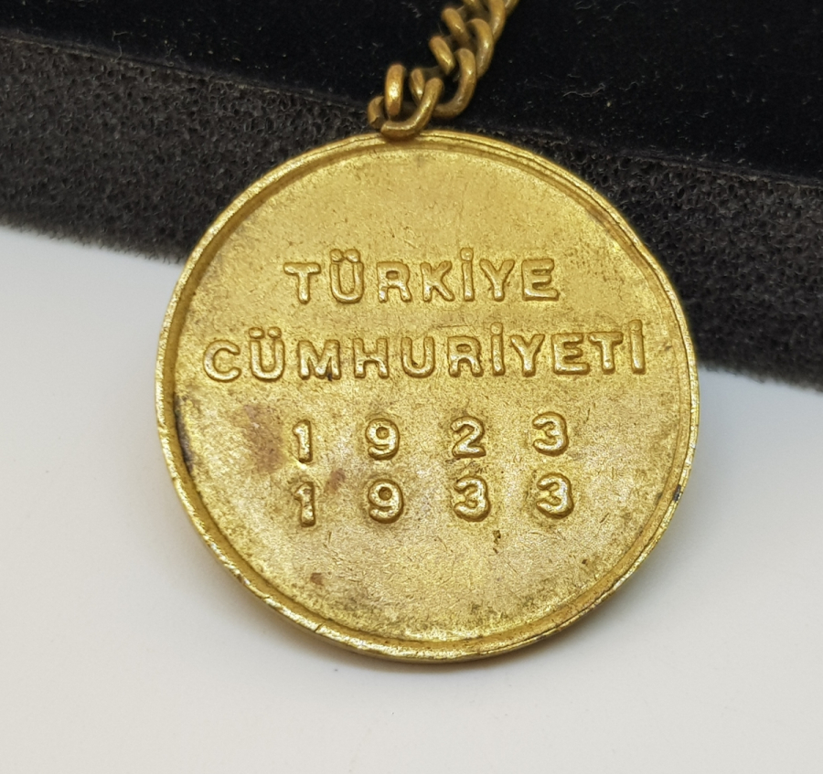 TÜRKİYE CUMHURİYETİNİN 10. YIL MADALYASI