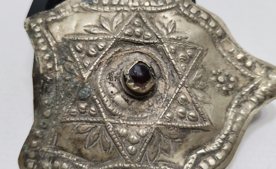 KABARTMA İŞÇİLİKLİ OSMANLI DÖNEMİ KEMER TOKASI PARÇASI