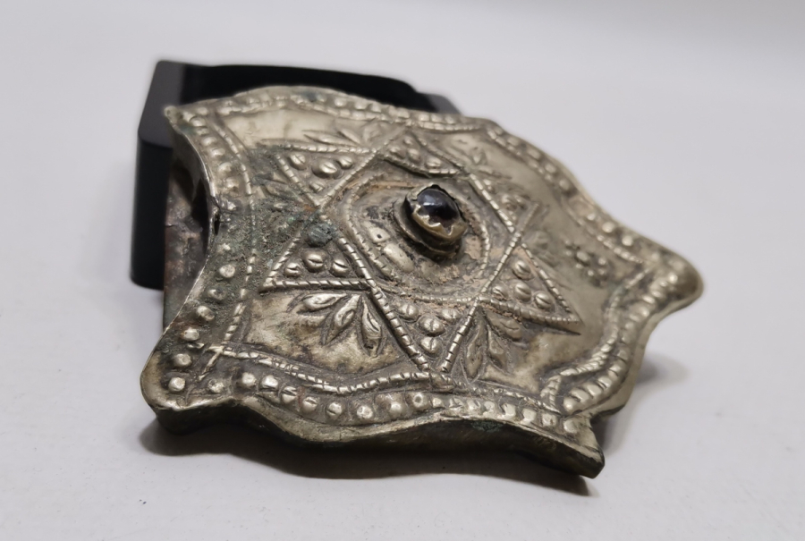 KABARTMA İŞÇİLİKLİ OSMANLI DÖNEMİ KEMER TOKASI PARÇASI