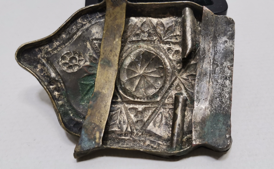 KABARTMA İŞÇİLİKLİ OSMANLI DÖNEMİ KEMER TOKASI PARÇASI