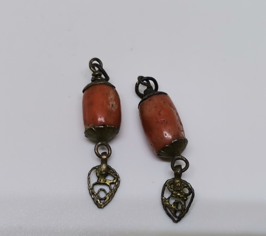 OSMANLI DÖNEMİ MERCAN TAŞLI İKİ ADET GÜMÜŞ KOLYE UCU