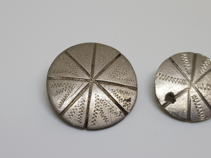 OSMANLI PARADAN YAPILMIŞ OSMANLI DÖNEMİ ÜÇ ADET KALEM İŞÇİLİKLİ DÜĞME