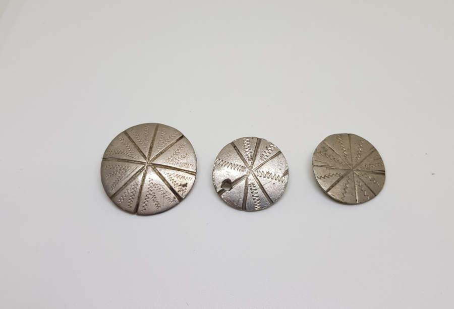 OSMANLI PARADAN YAPILMIŞ OSMANLI DÖNEMİ ÜÇ ADET KALEM İŞÇİLİKLİ DÜĞME