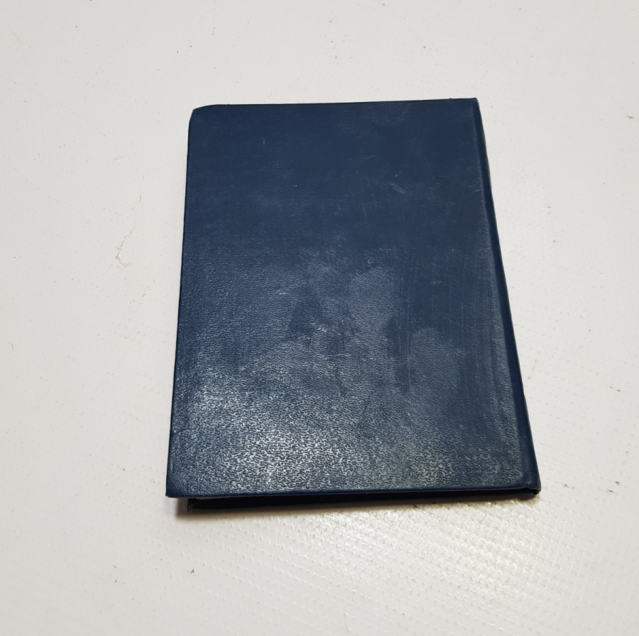 İÇERİSİNDE YERLİ VE YABANCI PULLAR BULUNAN ANTİKA PUL DEFTERİ