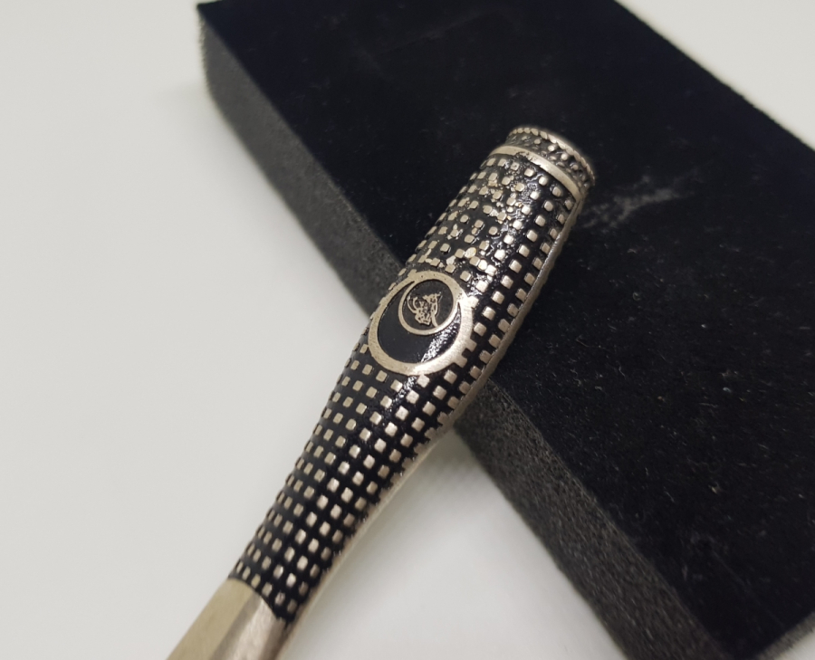 ÜZERİ TUĞRALI ÖZEL YAPIM GÜMÜŞ SİGARA AĞIZLIĞI