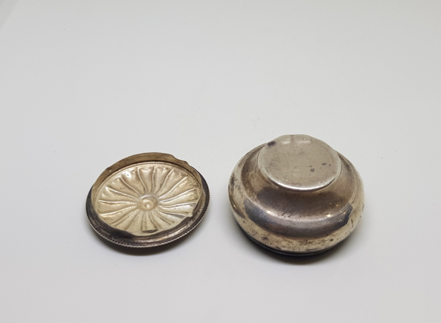 ANTİKA GÜMÜŞ KAPAKLI ENFİYE KUTUSU