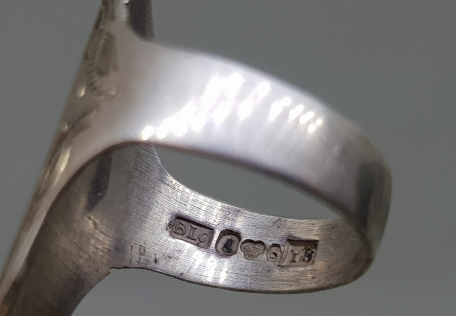 RIZIK ALLAHTANDIR YAZILI ÖZEL KUTUSUNDA ANTİKA GÜMÜŞ YÜZÜK