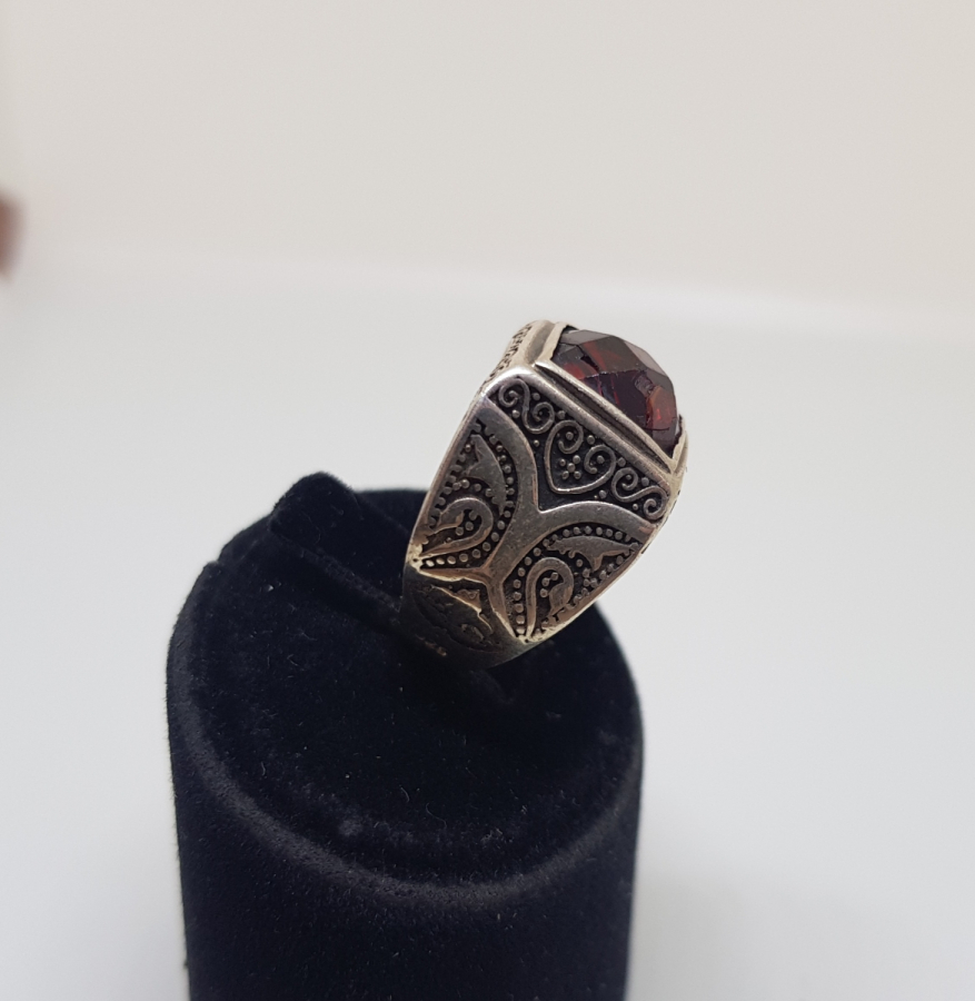 FASETA KESİM TAŞLI GÜMÜŞ YÜZÜK