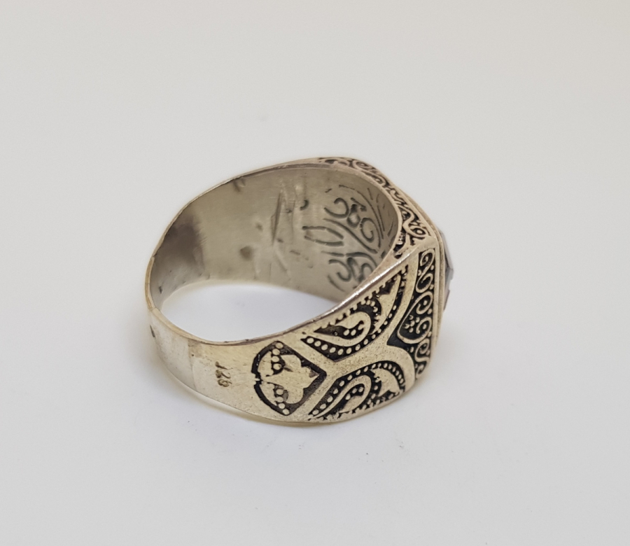 FASETA KESİM TAŞLI GÜMÜŞ YÜZÜK