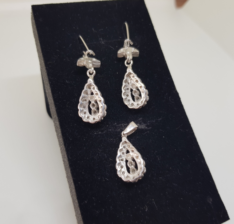 PIRLANTA TAŞLI DAMLA MODEL KOLYE KÜPE TAKIMI