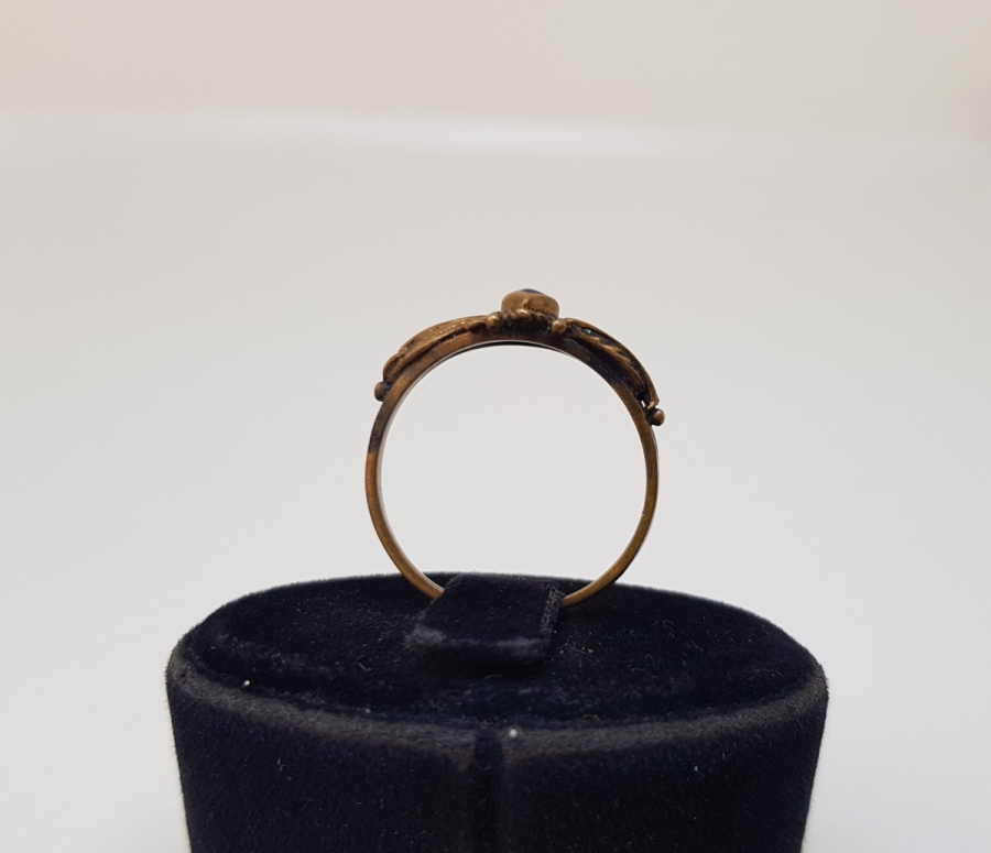 LAPİS TAŞLI VE KABARTMA İŞÇİLİKLİ YÜZÜK