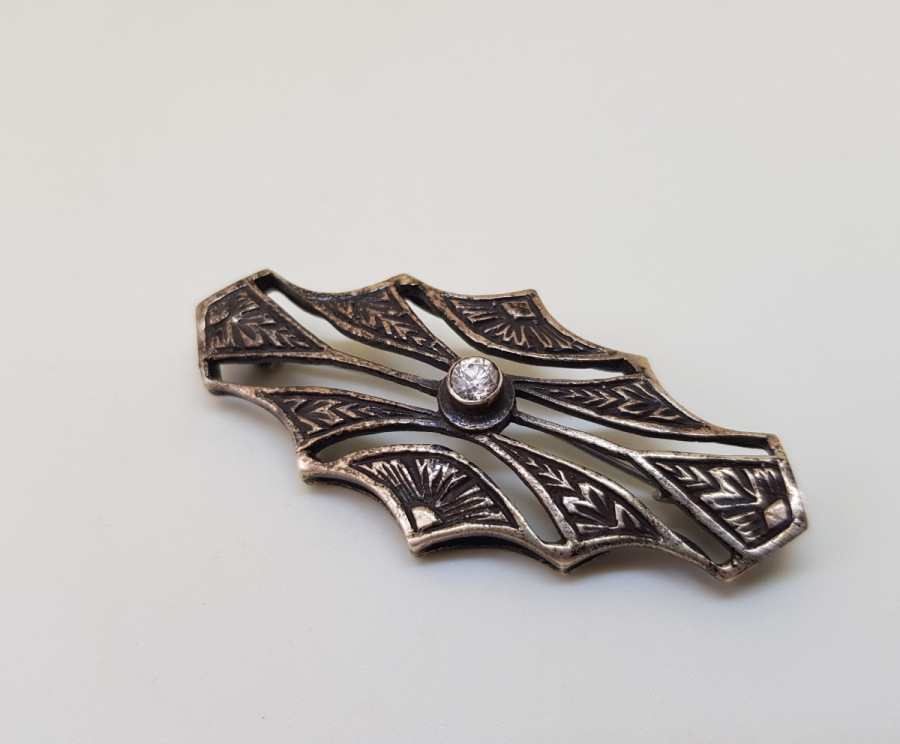 MARGAZİT TAŞLI VE KABARTMA İŞÇİLİKLİ ÖZEL YAPIM GÜMÜŞ BROŞ