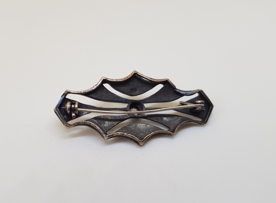 MARGAZİT TAŞLI VE KABARTMA İŞÇİLİKLİ ÖZEL YAPIM GÜMÜŞ BROŞ