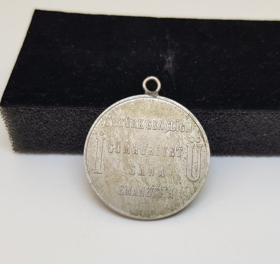 ATATÜRK'ÜN ÖLÜMÜ ANISINA İSTANBUL ÜNİVERSİTESİ TARAFINDAN BASTIRILMIŞ ÇOK NADİR HATIRA MADALYONU