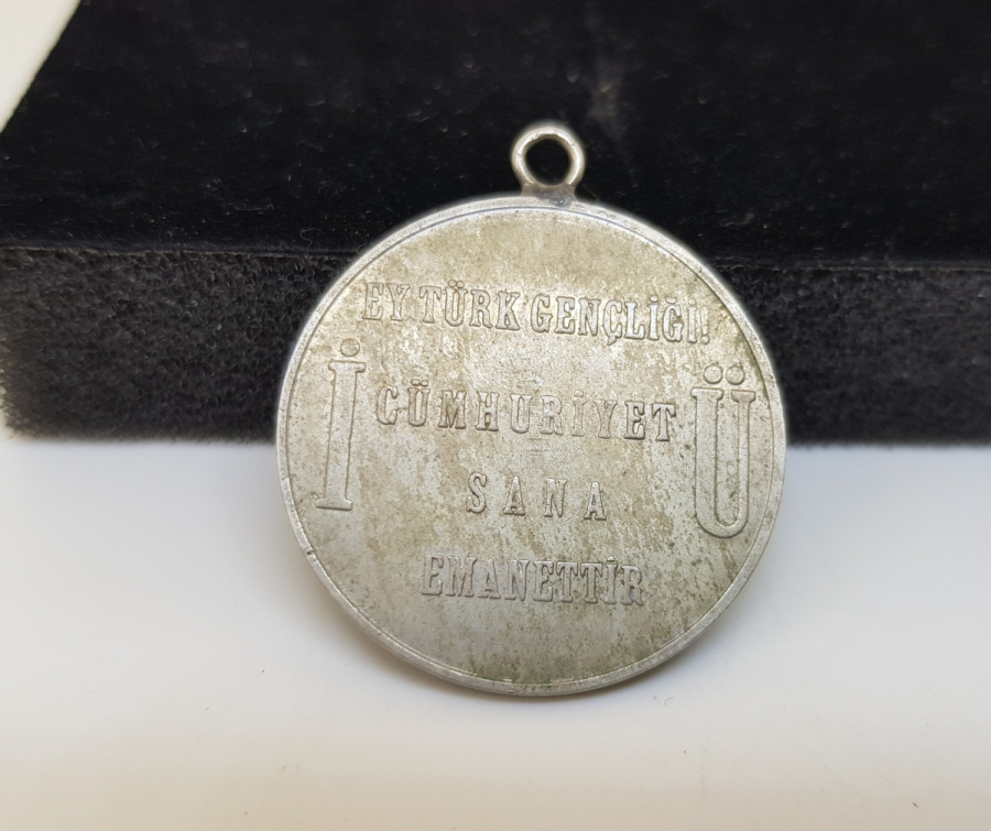 ATATÜRK'ÜN ÖLÜMÜ ANISINA İSTANBUL ÜNİVERSİTESİ TARAFINDAN BASTIRILMIŞ ÇOK NADİR HATIRA MADALYONU