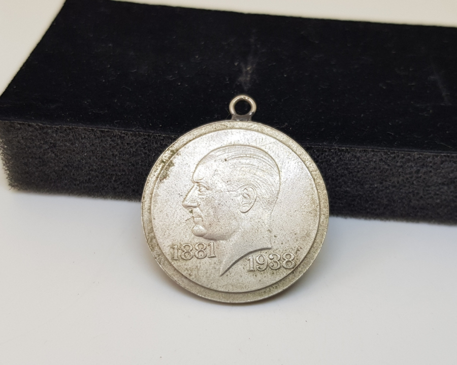 ATATÜRK'ÜN ÖLÜMÜ ANISINA İSTANBUL ÜNİVERSİTESİ TARAFINDAN BASTIRILMIŞ ÇOK NADİR HATIRA MADALYONU