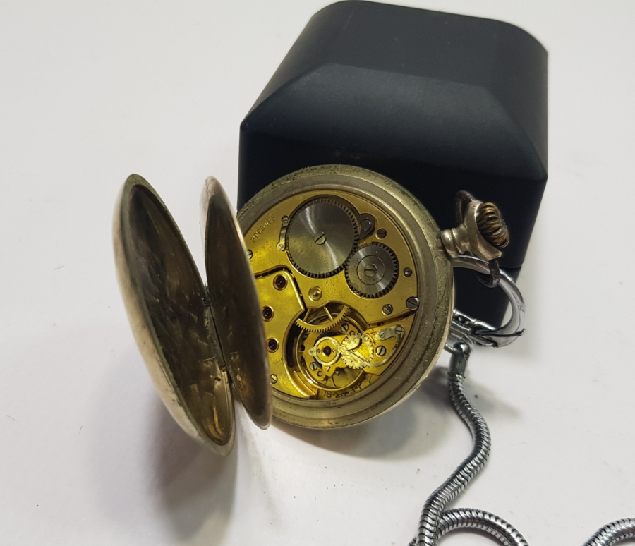 ARKASI TRENLİ ÇOK NADİR ZENİTH CEP SAATİ