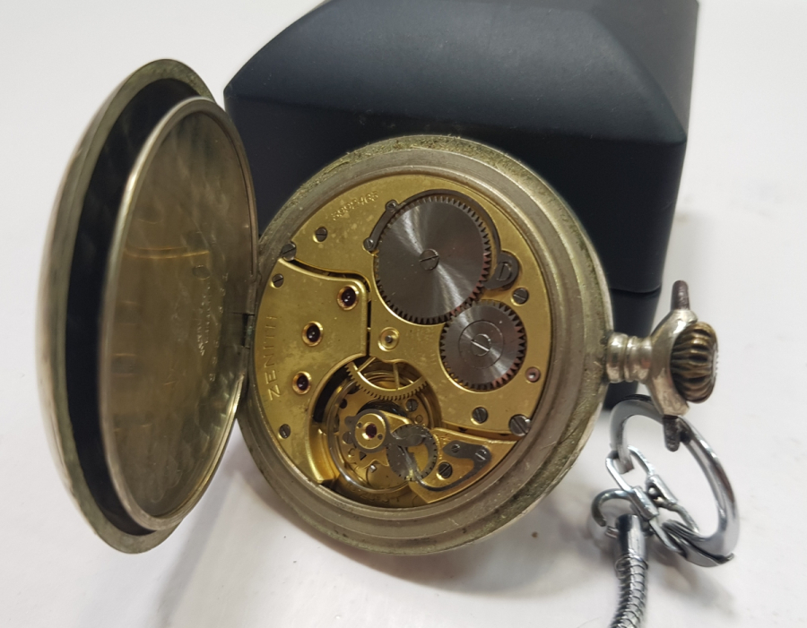 ARKASI TRENLİ ÇOK NADİR ZENİTH CEP SAATİ