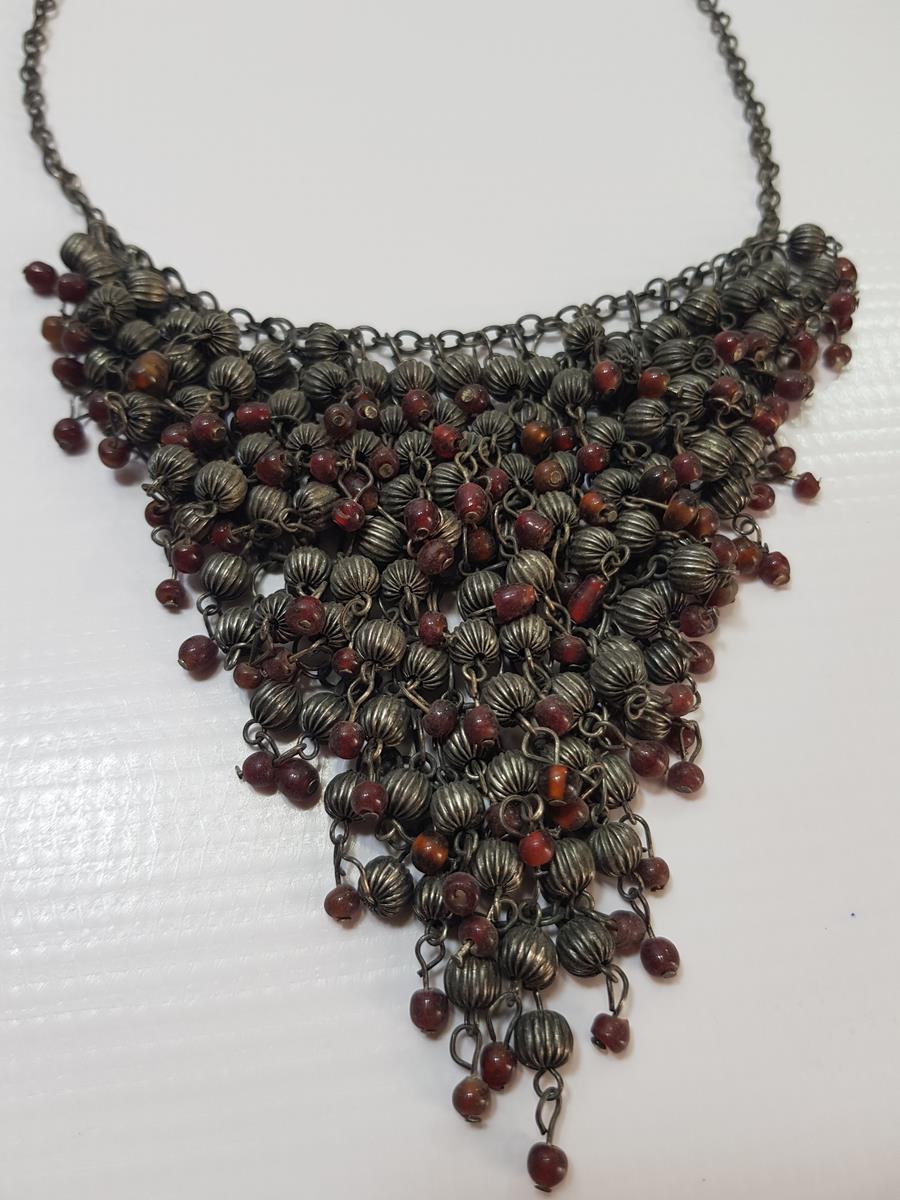 ÜZERİ DOĞAL TAŞLARLA SÜSLÜ ÖZEL YAPIM GERDANLIK