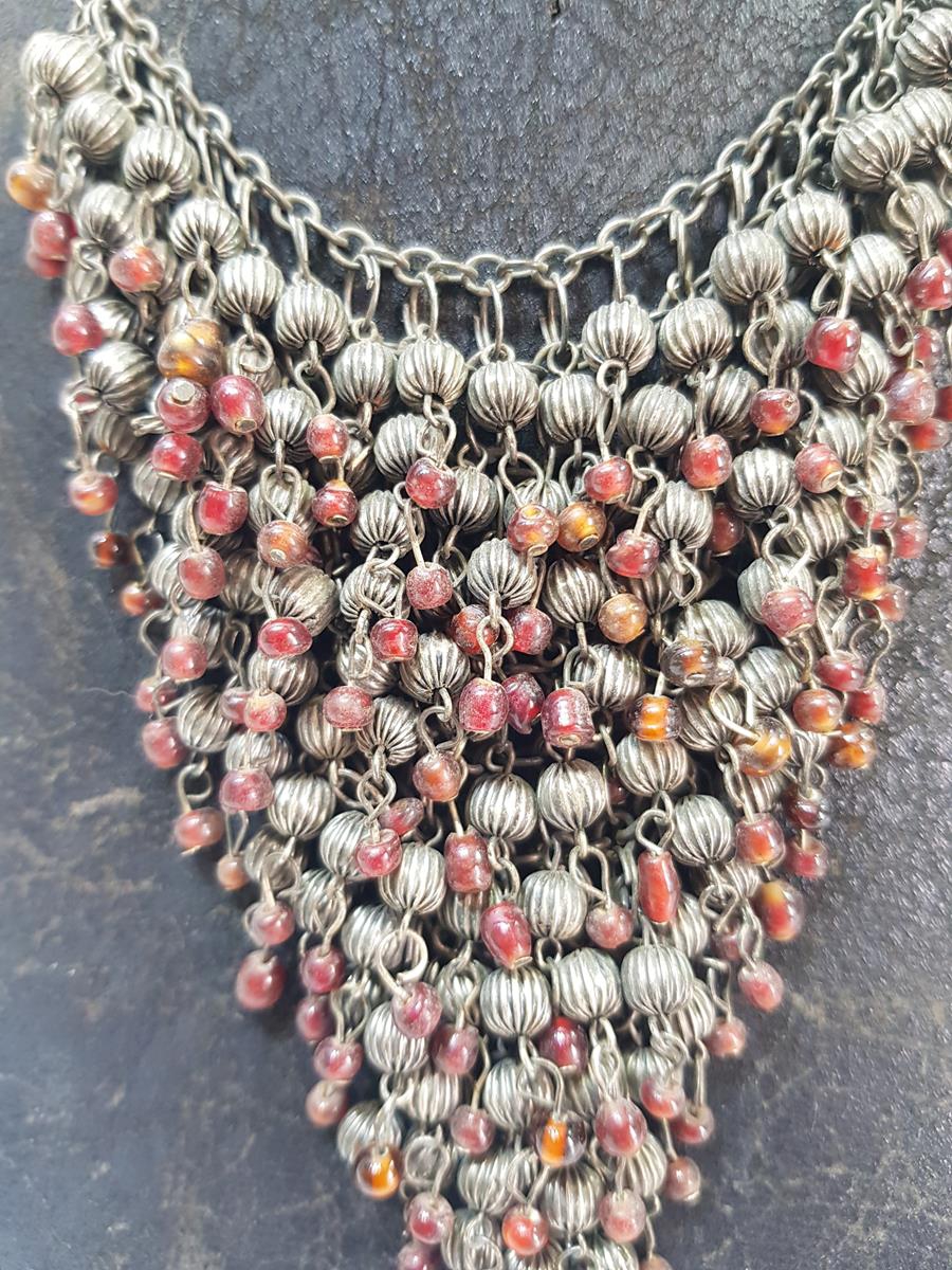 ÜZERİ DOĞAL TAŞLARLA SÜSLÜ ÖZEL YAPIM GERDANLIK