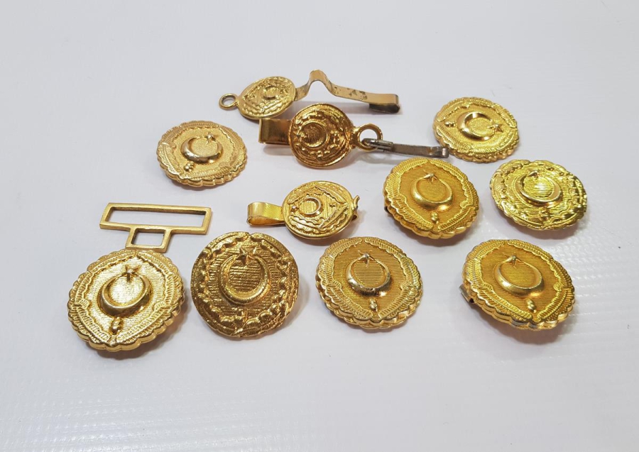 ESKİ ASKERİ KIYAFET VE KEMER PARÇALARI