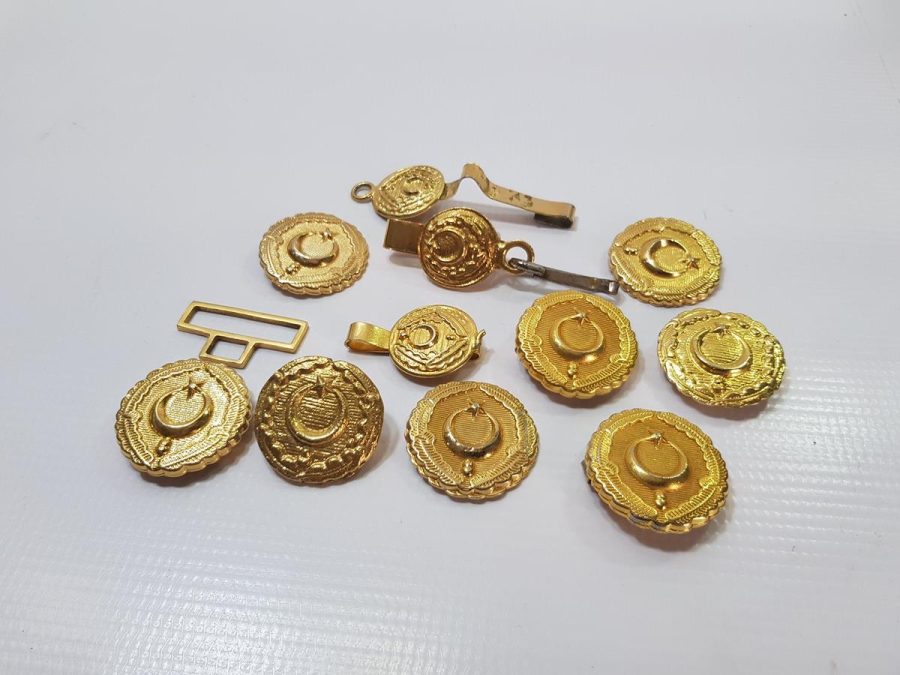 ESKİ ASKERİ KIYAFET VE KEMER PARÇALARI